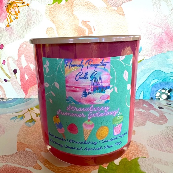 Strawberry Summer Getaway Candle - Picture 5 of 5